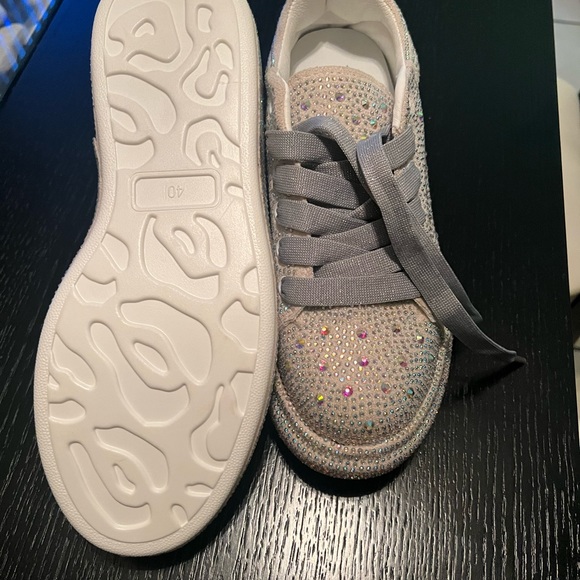 Silver bling sneakers size 7and half. Says 40 buts fits 7 1/2 - Picture 5 of 6